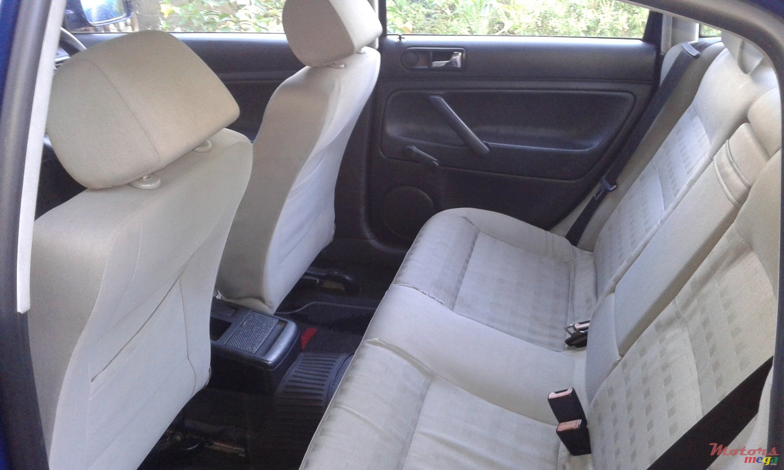 2002' Volkswagen Passat photo #2