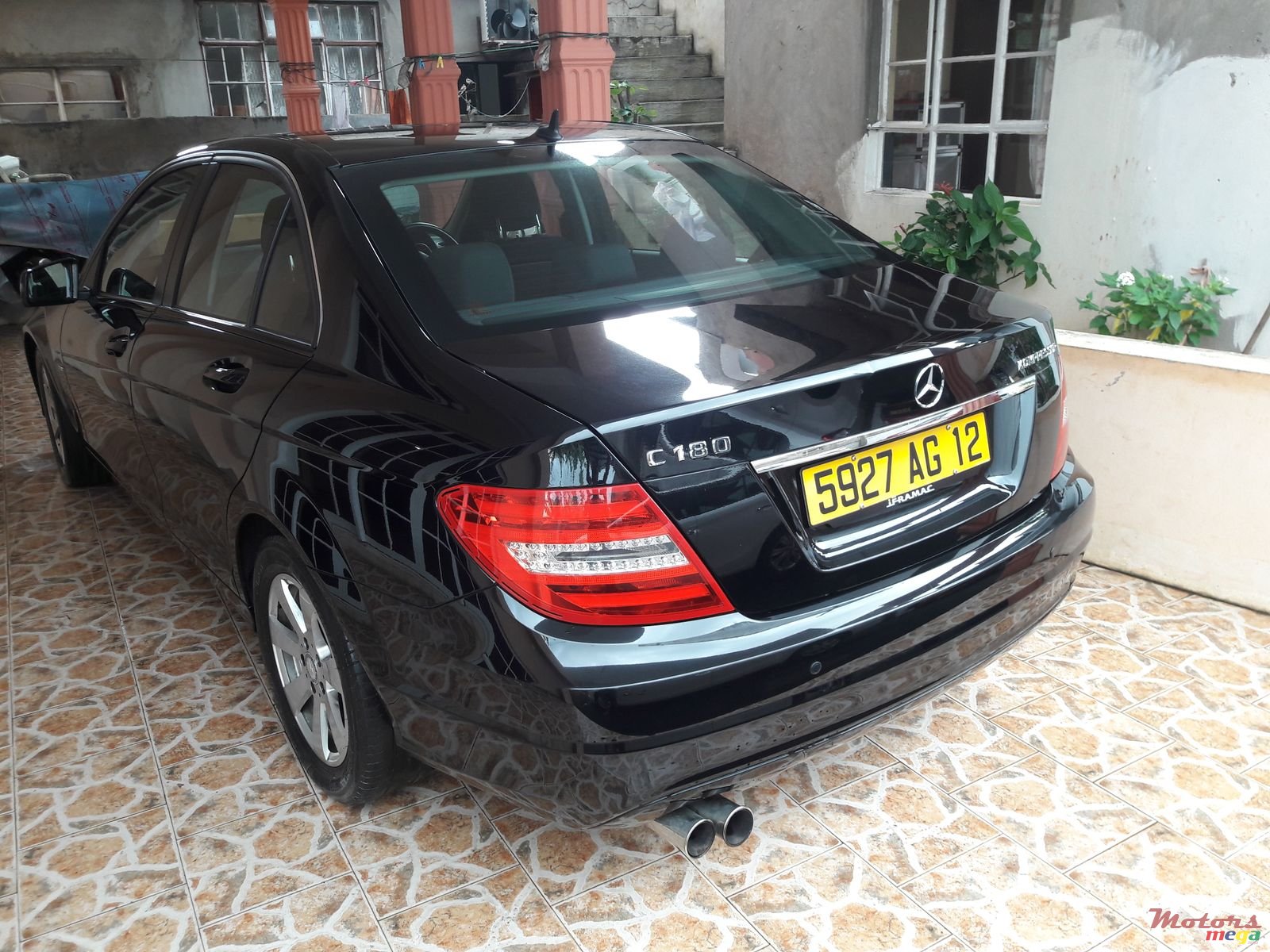 2012' Mercedes-Benz C 180 photo #2
