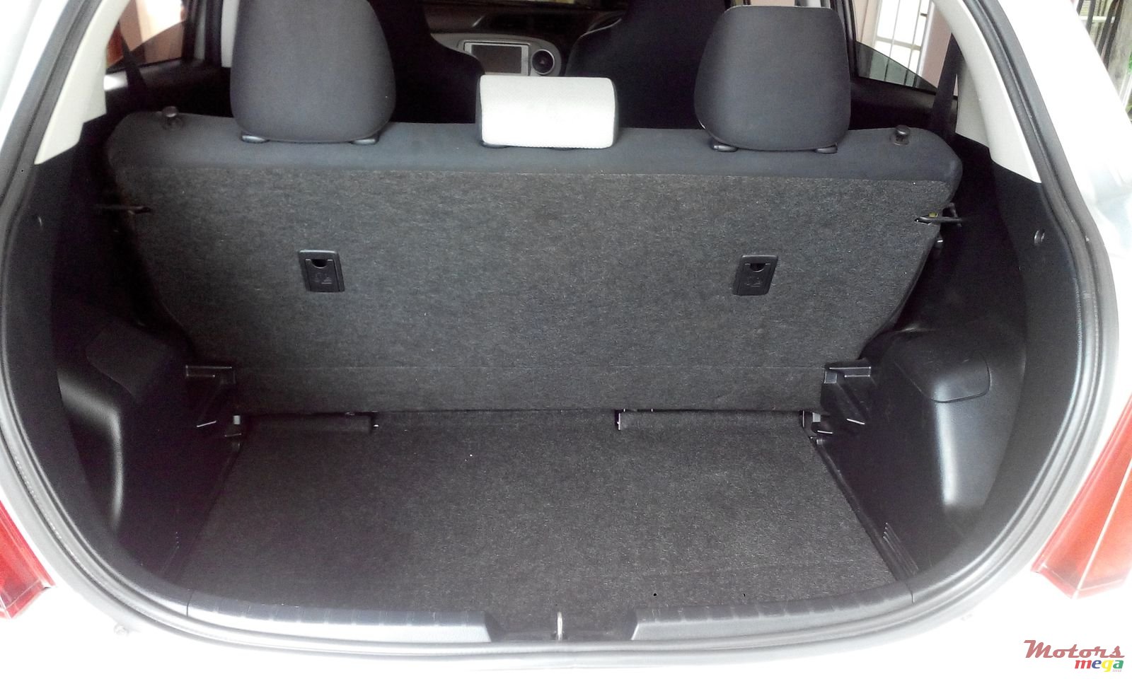 2014' Toyota Vitz photo #7