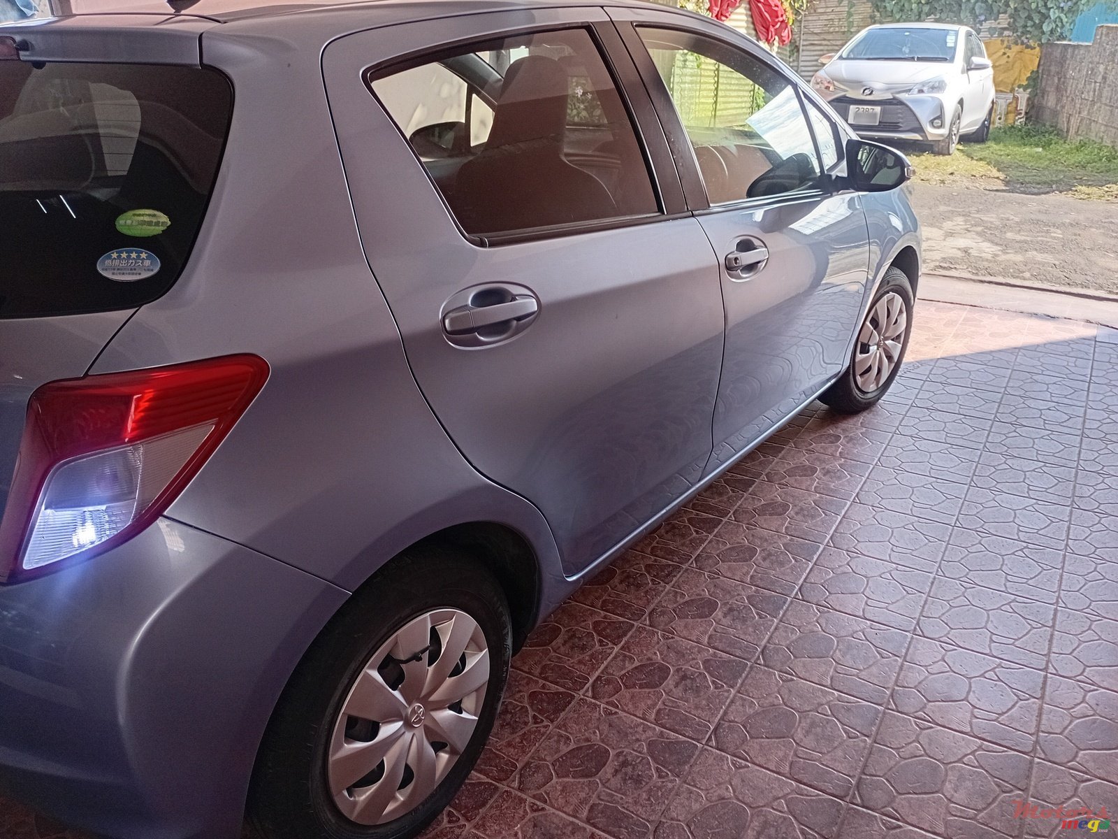 2012' Toyota Vitz photo #6