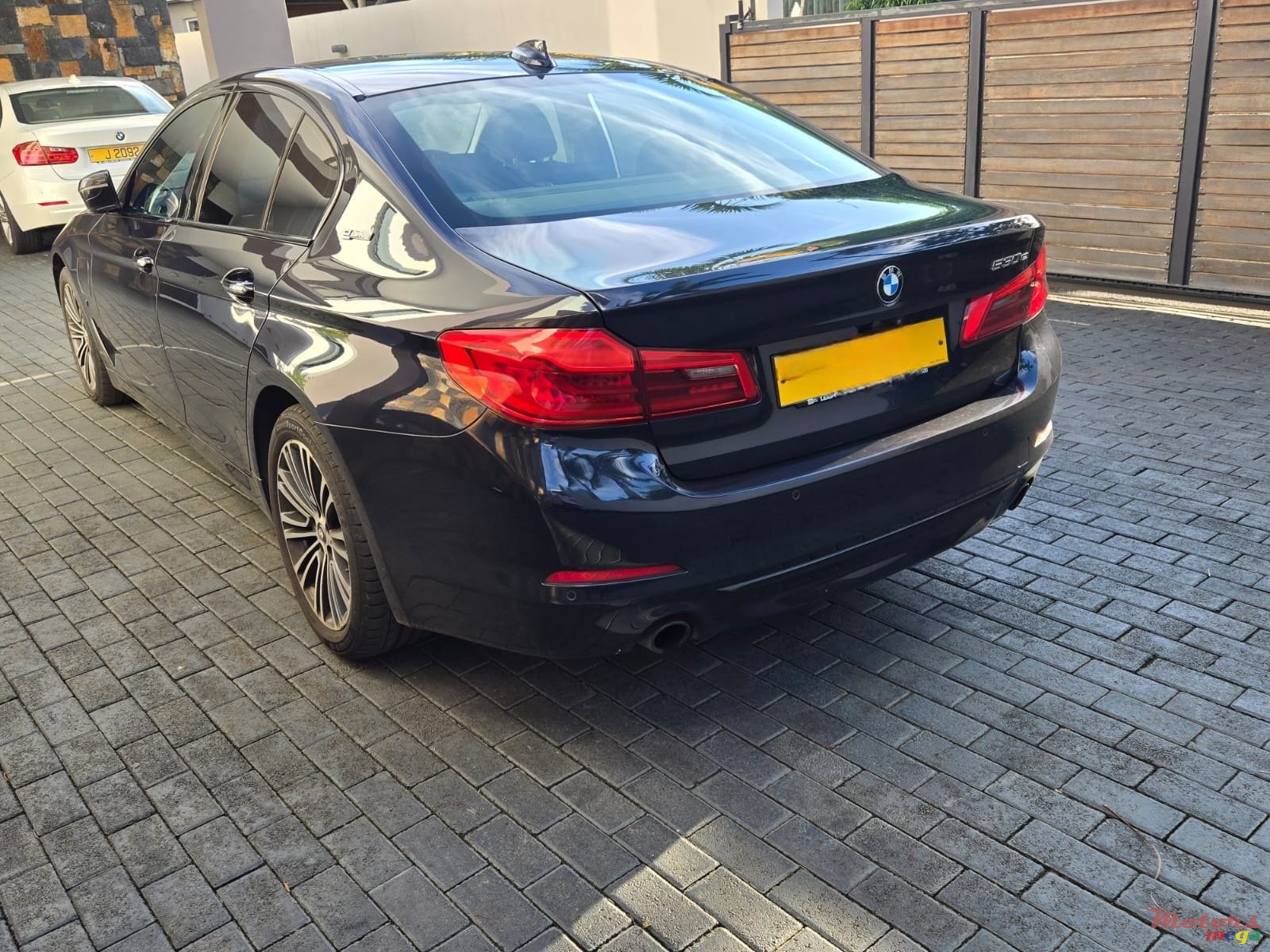 2019' BMW 530 photo #2