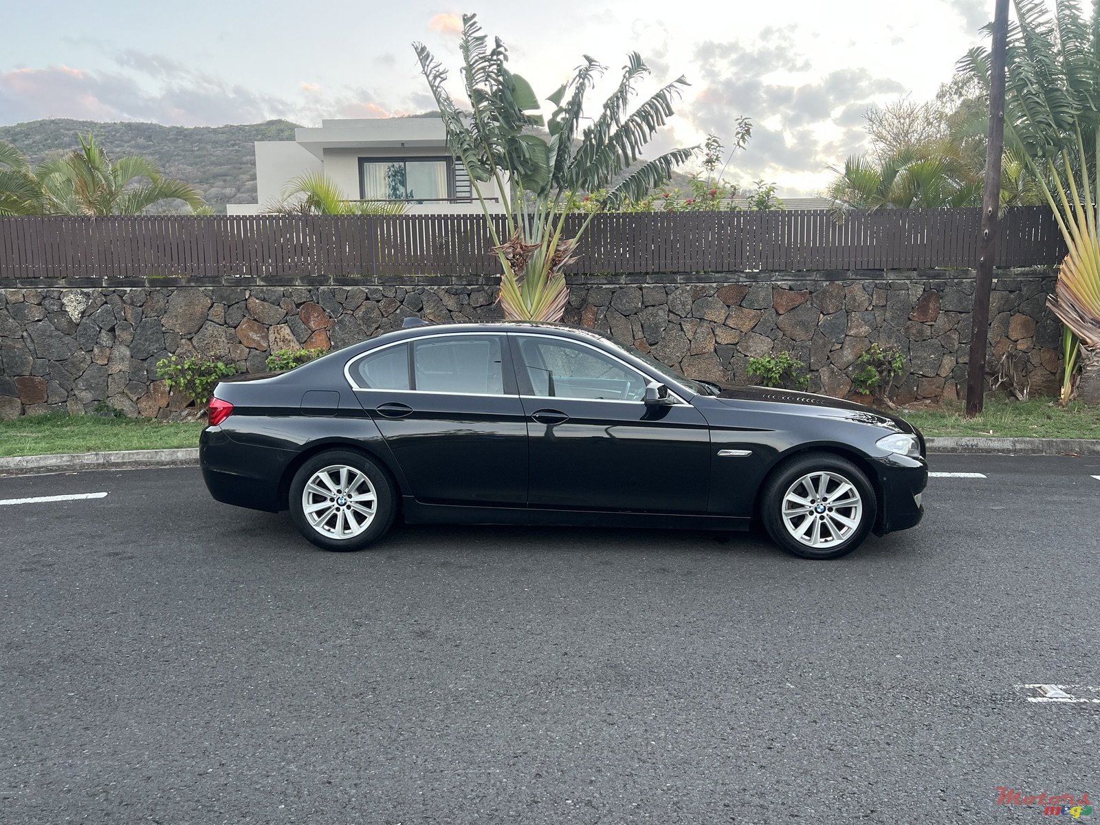 2013' BMW 520 photo #5