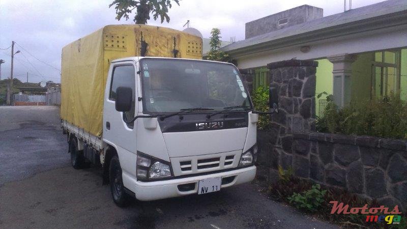 2011' Isuzu photo #2