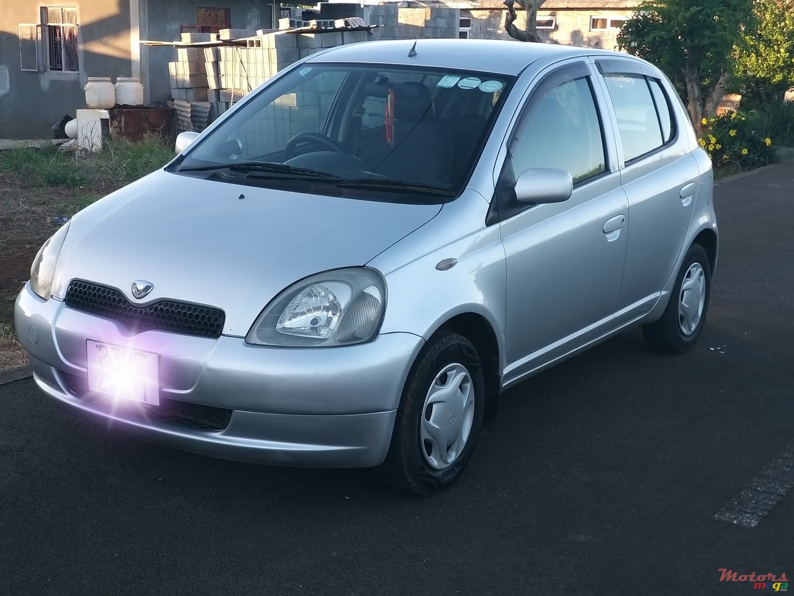 2001' Toyota Vitz photo #1