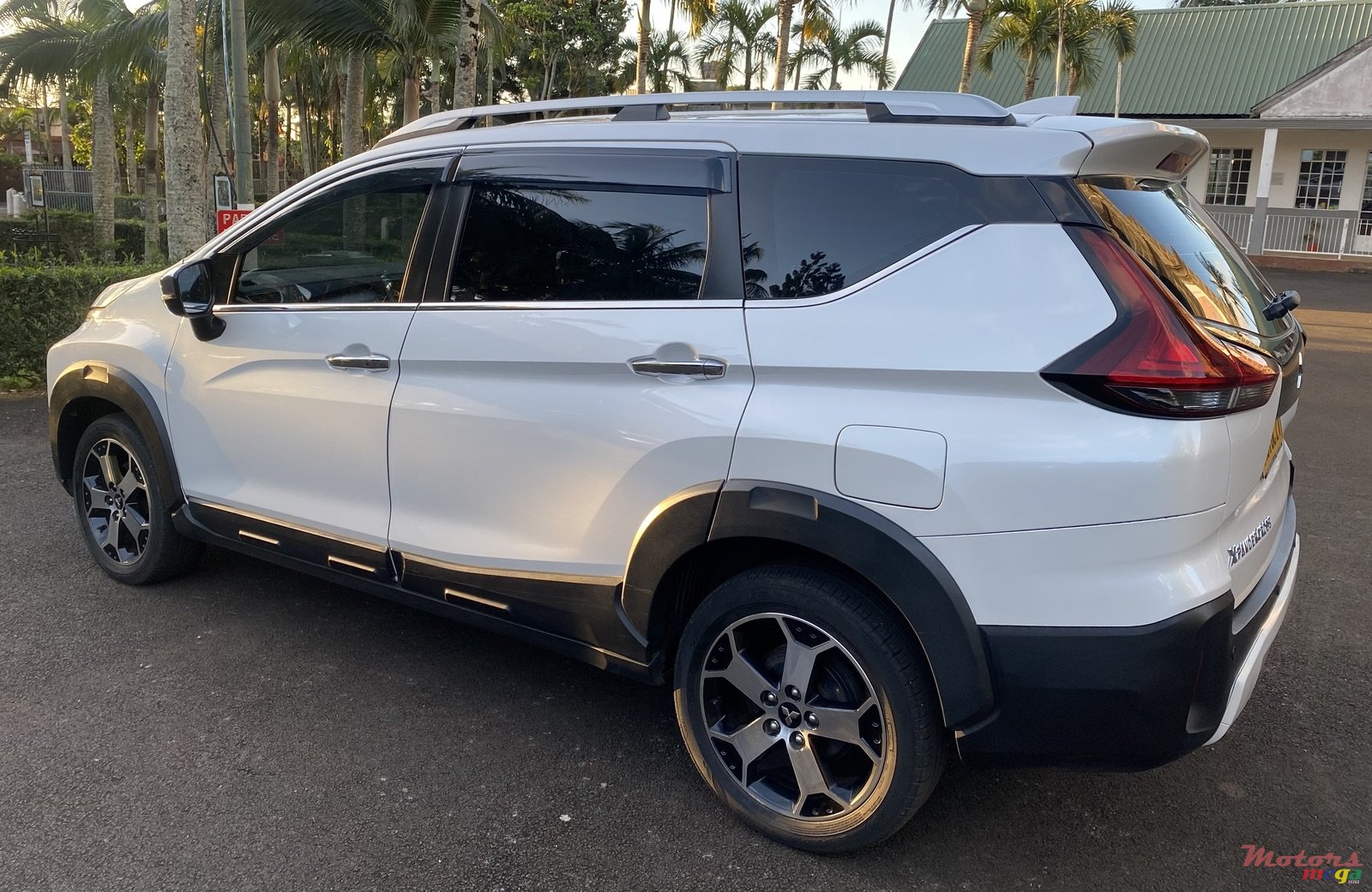 2021' Mitsubishi Expander Cross photo #3