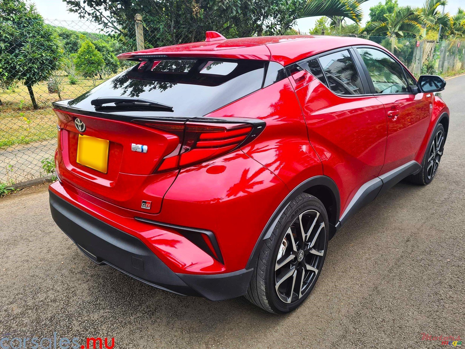 2019' Toyota C-HR GR Sport 1.8 Hybrid photo #4
