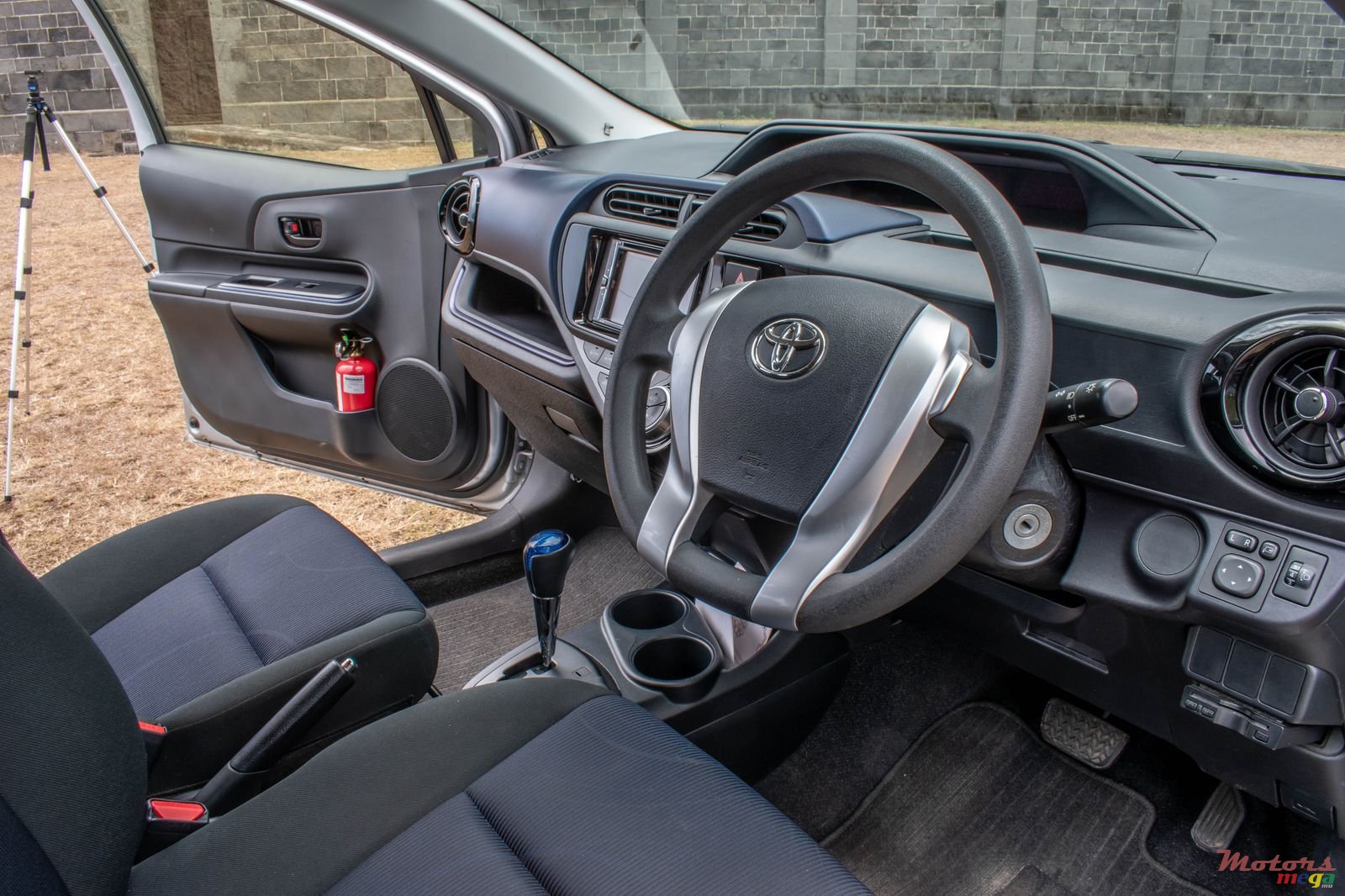 2016' Toyota Aqua photo #5