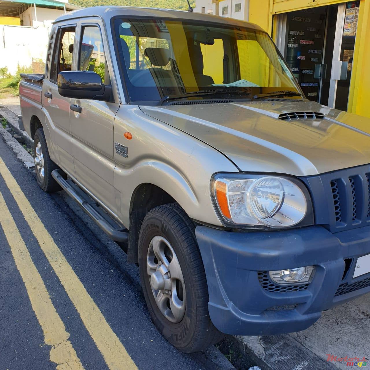 2014' Mahindra Scorpio photo #1