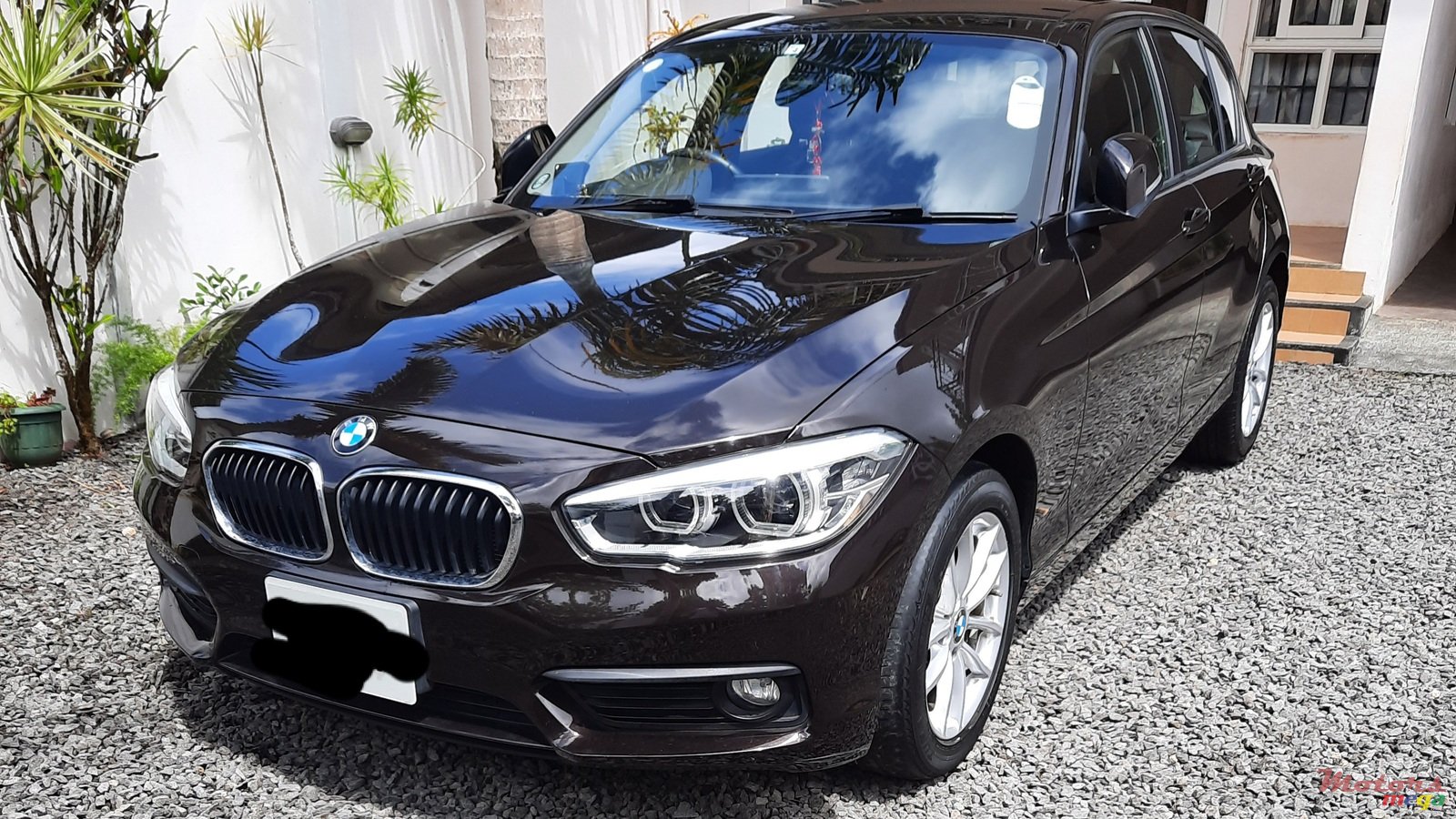 2016' BMW 118 photo #1