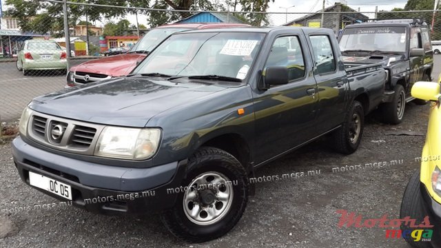 2005' Nissan 2x4 photo #1