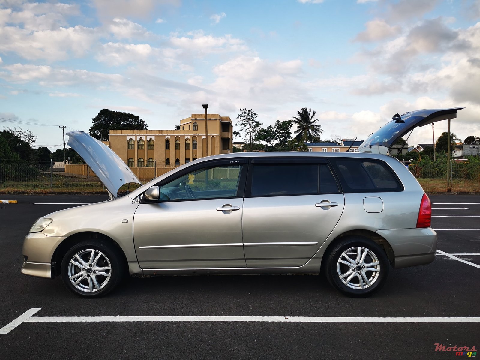 2005' Toyota Fielder photo #4