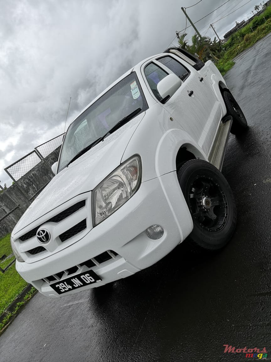 2006' Toyota Hilux 3.0 photo #1