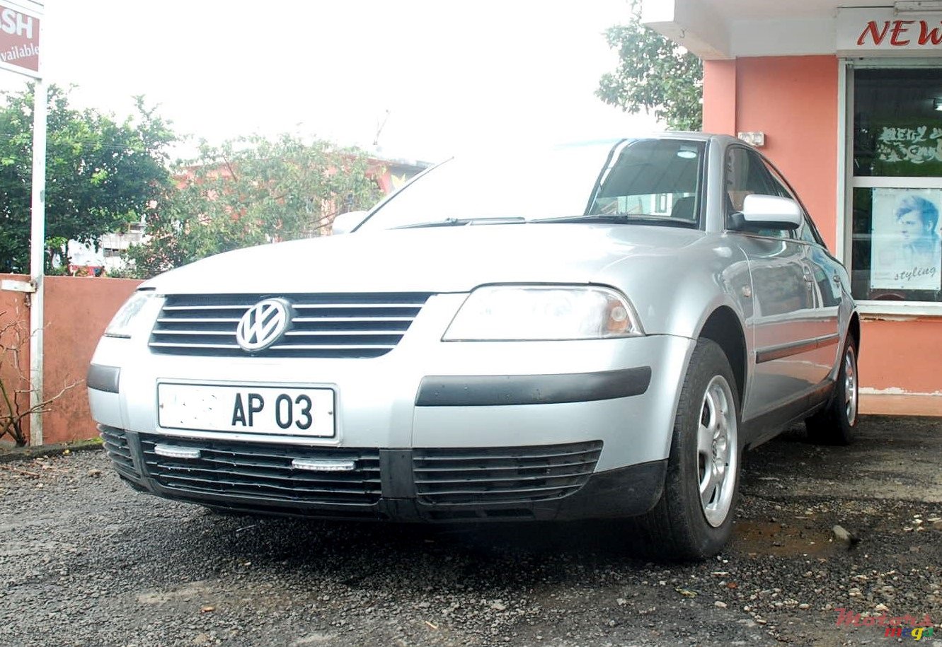 2003' Volkswagen Passat photo #2