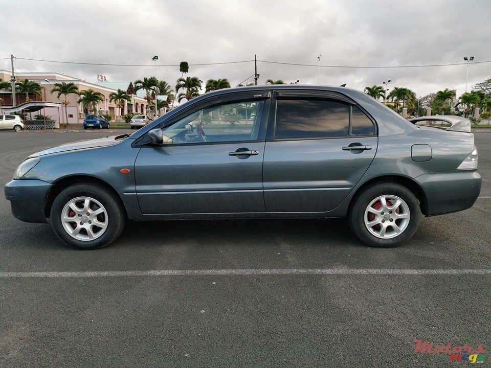 2005' Mitsubishi Lancer GLX photo #5