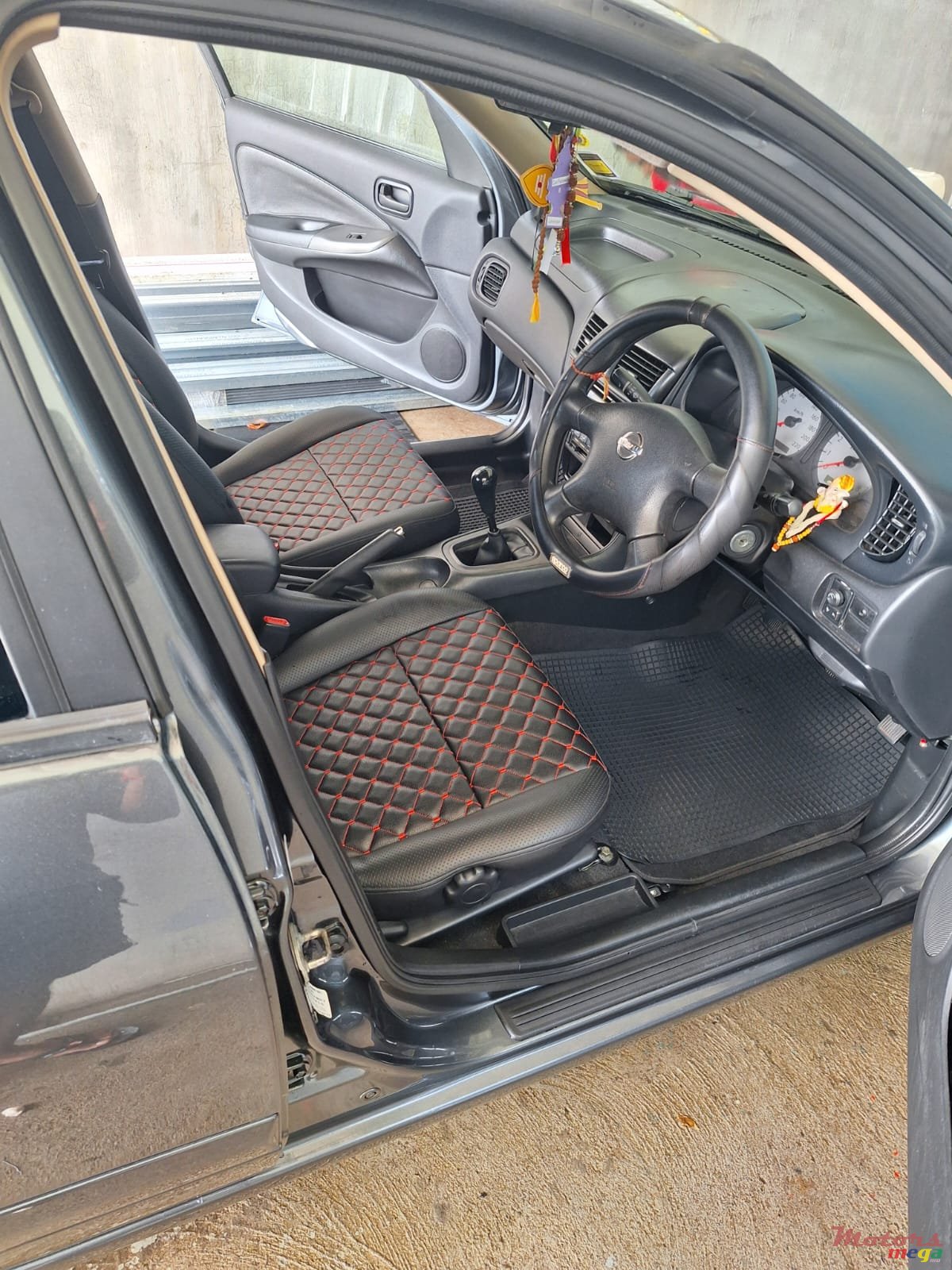 2004' Nissan Sunny photo #6