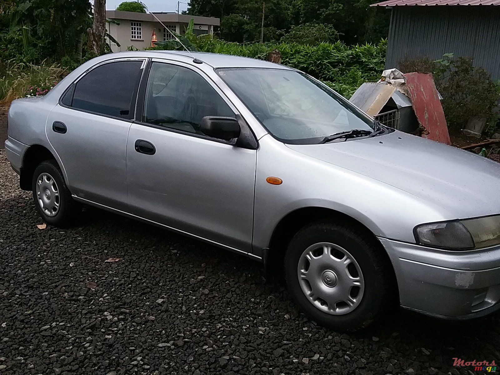 1997' Mazda 323 photo #1