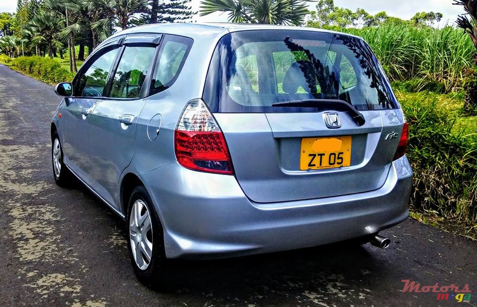 2005' Honda Fit 1.3 photo #2