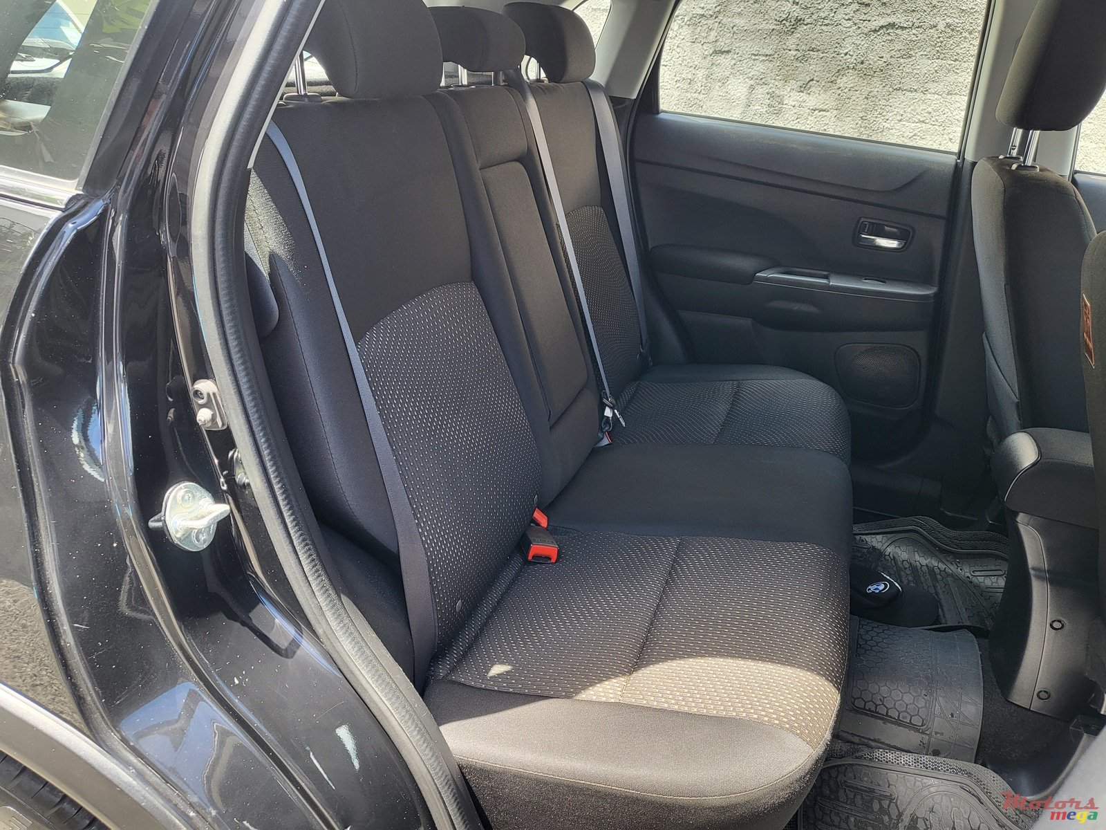 2016' Mitsubishi ASX photo #7