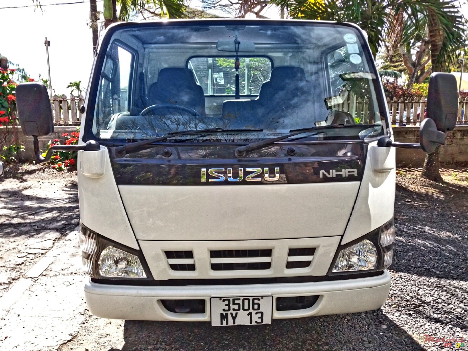 2013' Isuzu photo #2