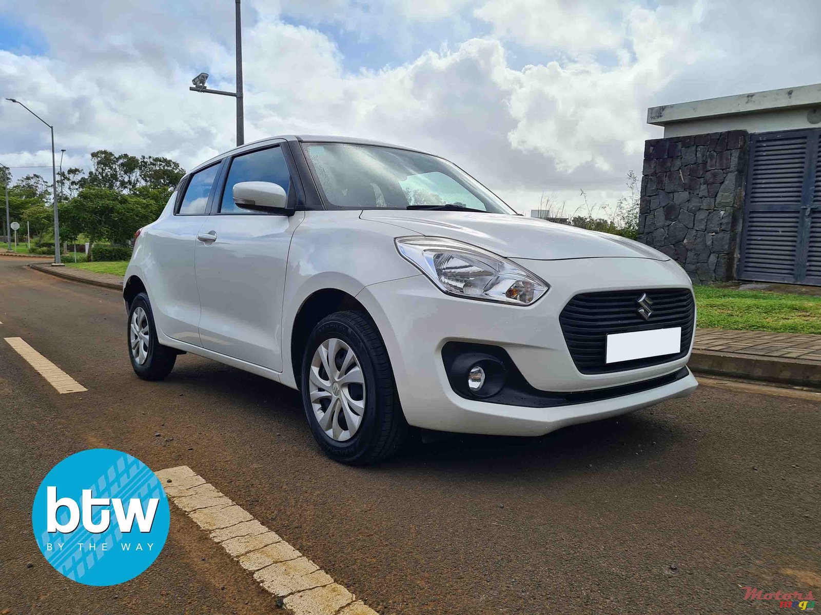 2019' Suzuki Swift photo #1