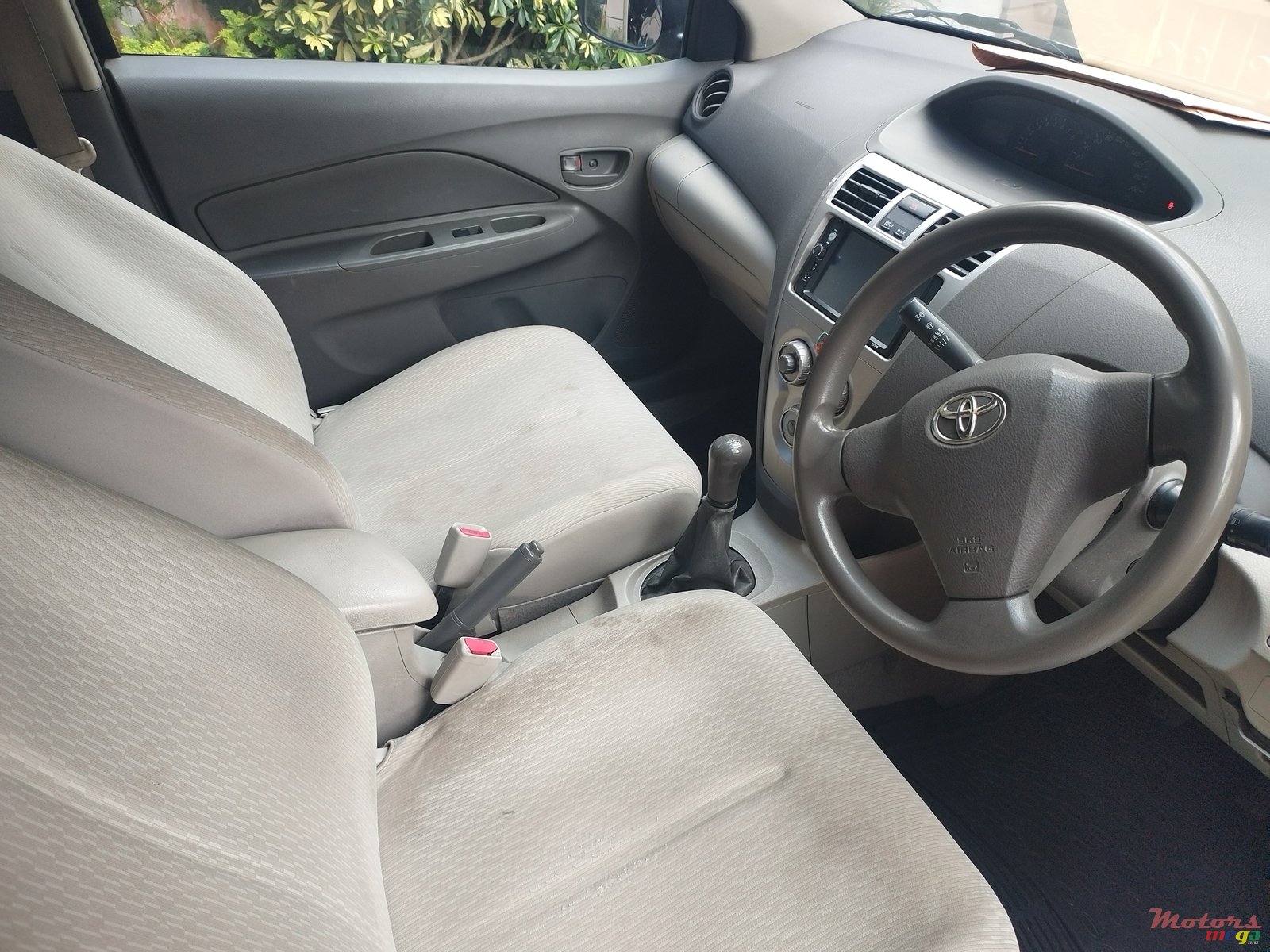 2009' Toyota Yaris photo #5