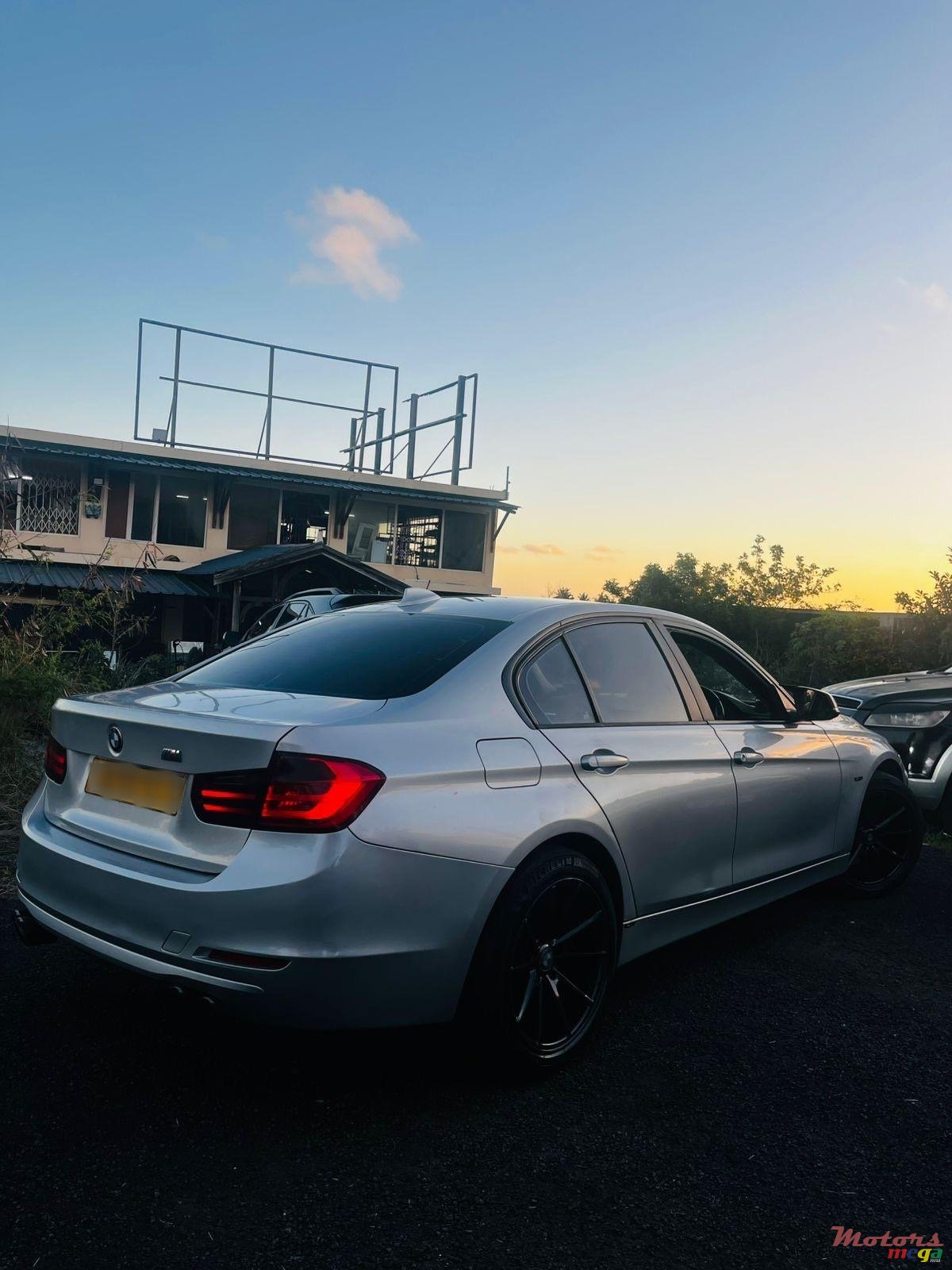 2012' BMW 320 photo #2