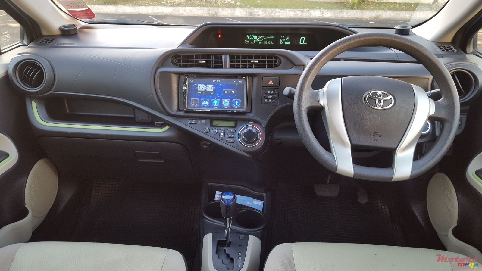 2012' Toyota Prius Plug-in photo #6