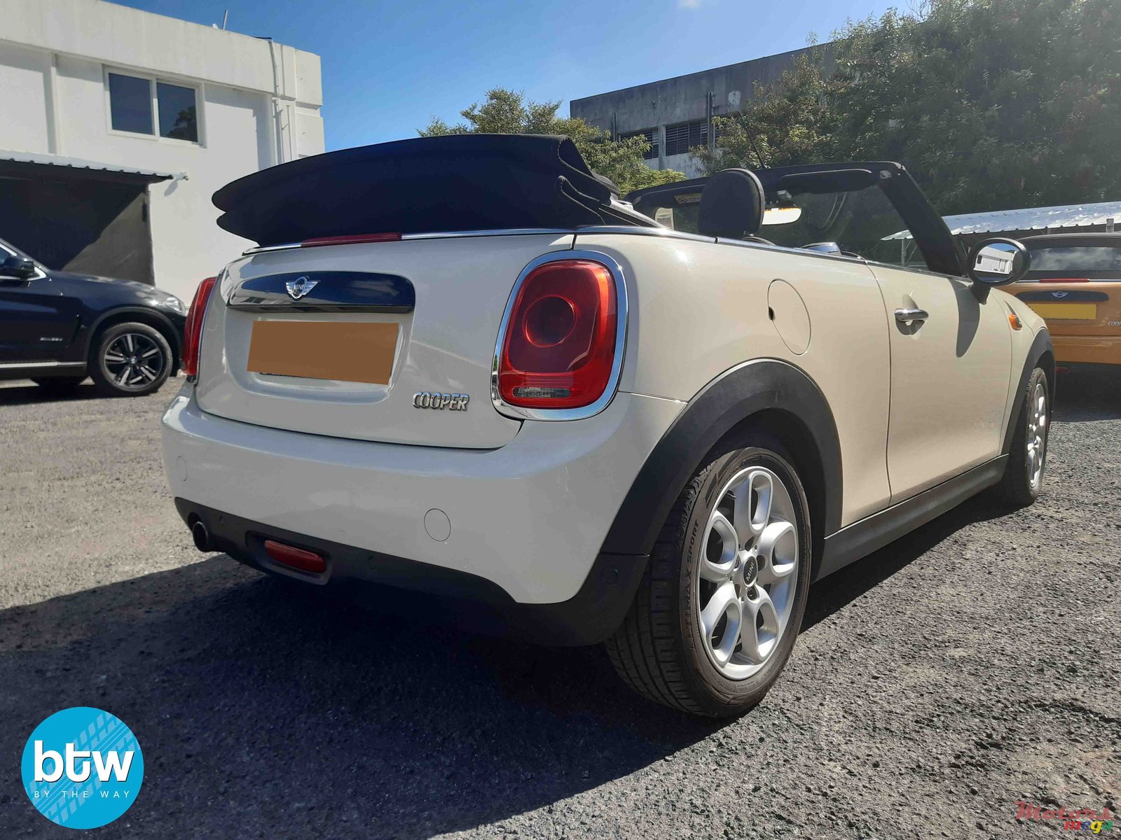 2016' MINI Cooper Cabrio photo #2