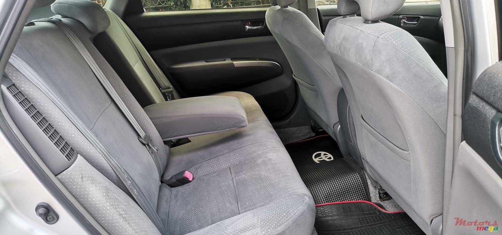 2008' Toyota Prius photo #6