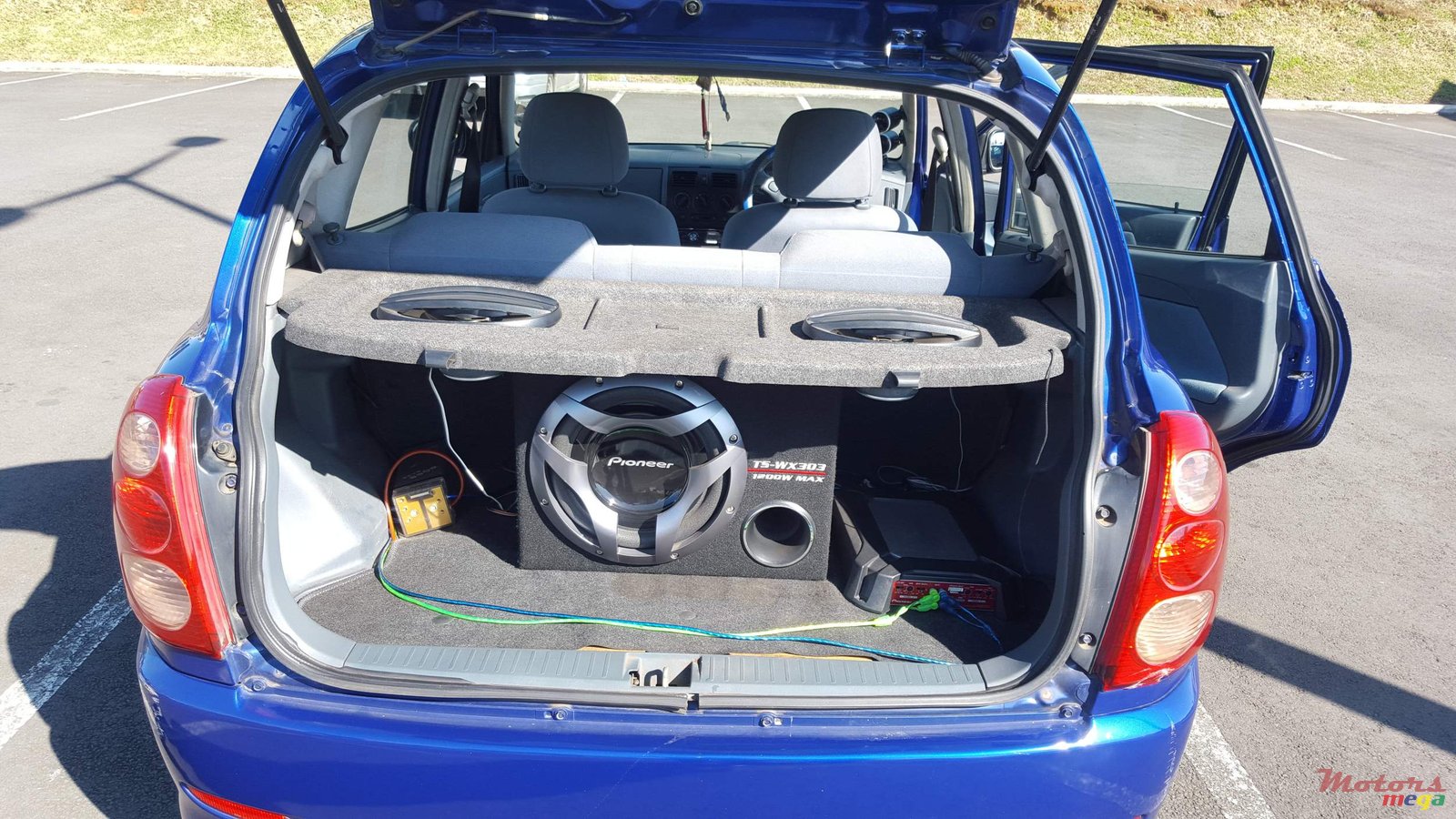 2002' Toyota Duet photo #3