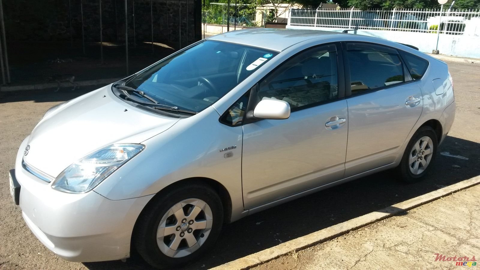 2008' Toyota Prius photo #2