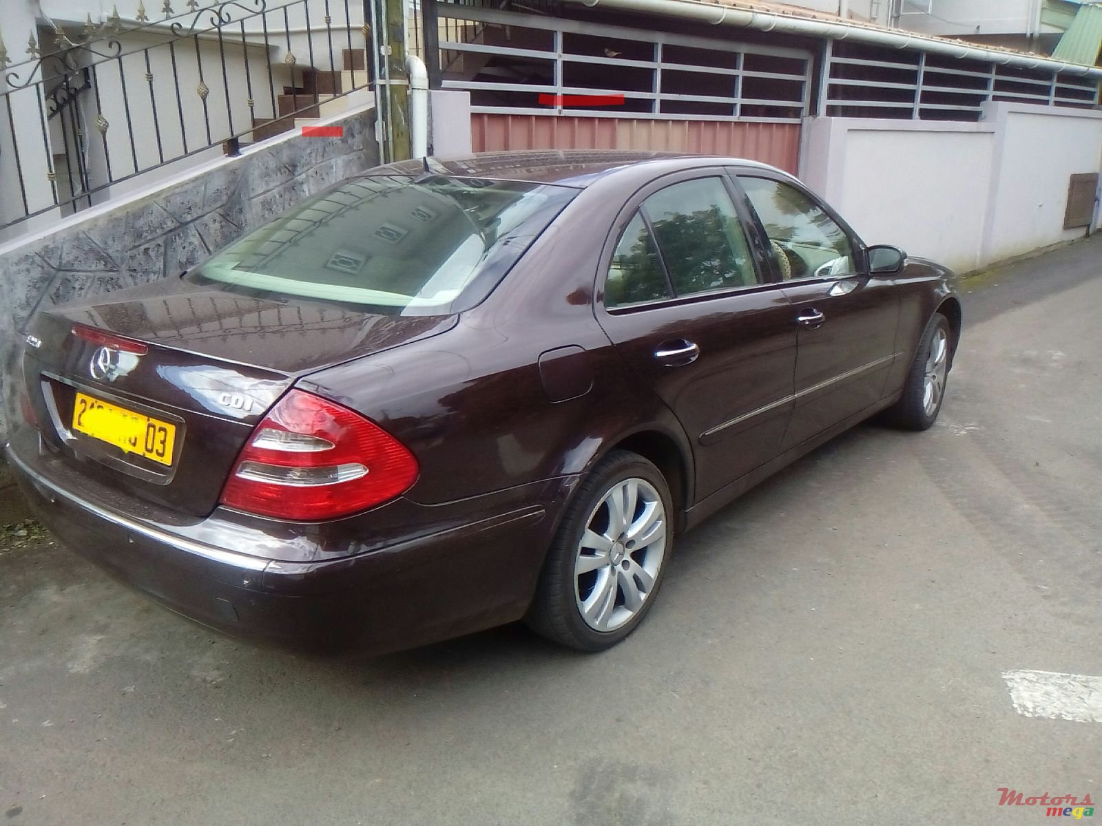 2003' Mercedes-Benz 220E photo #2
