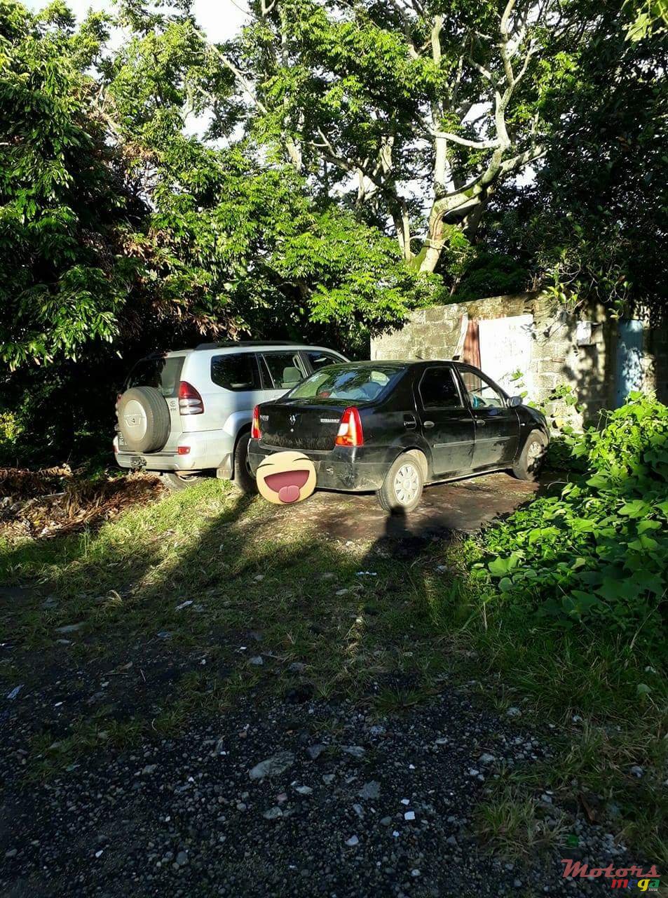 2010' Renault Logan photo #1