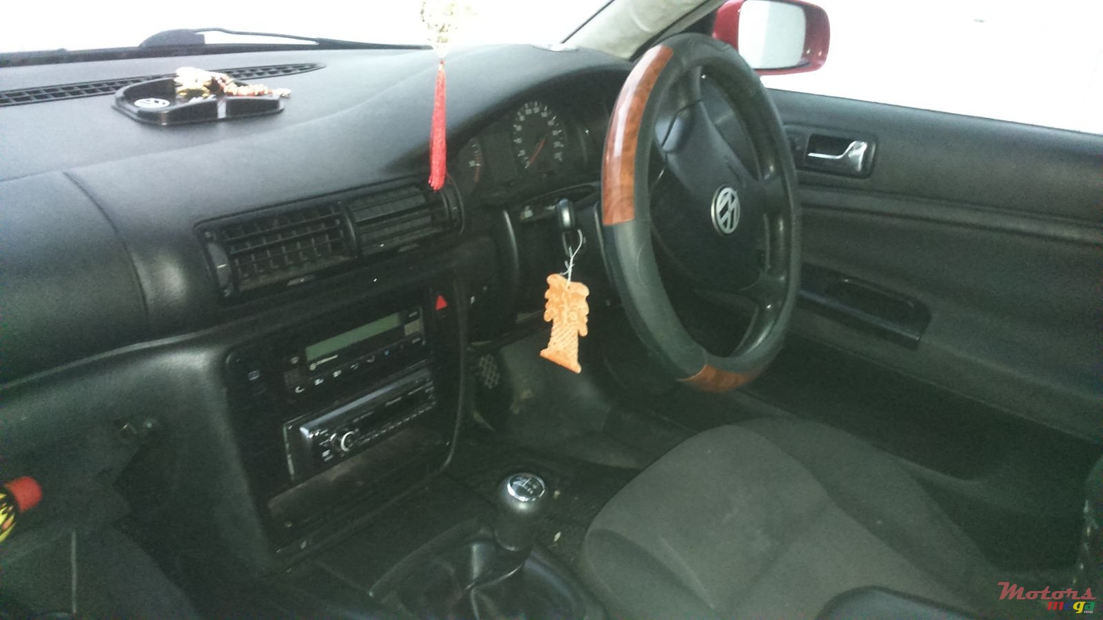 2001' Volkswagen Passat 1900 TDI photo #5