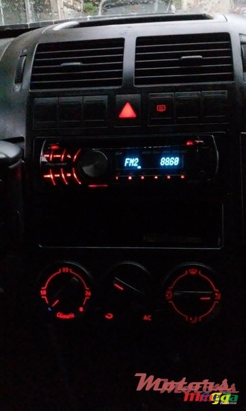 2004' Volkswagen Polo photo #4