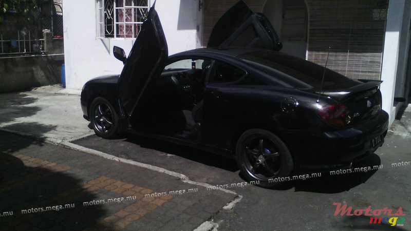 2004' Hyundai Coupe photo #3