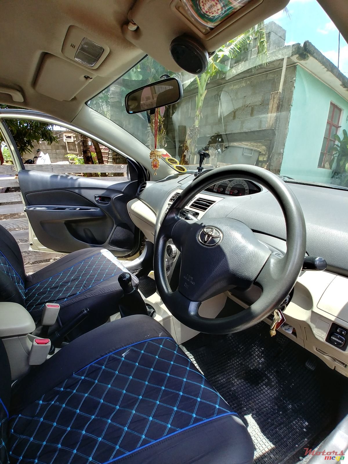 2008' Toyota Yaris photo #4