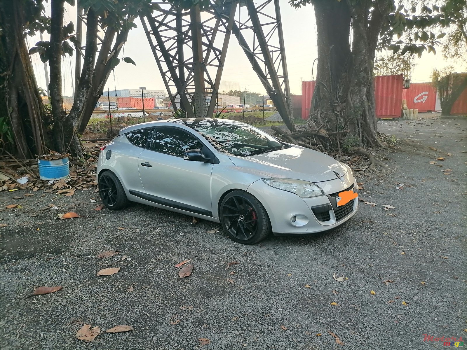 2011' Renault Megane Coupe photo #1