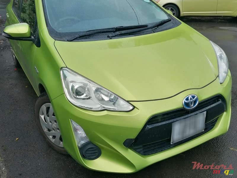 2015' Toyota Aqua photo #2