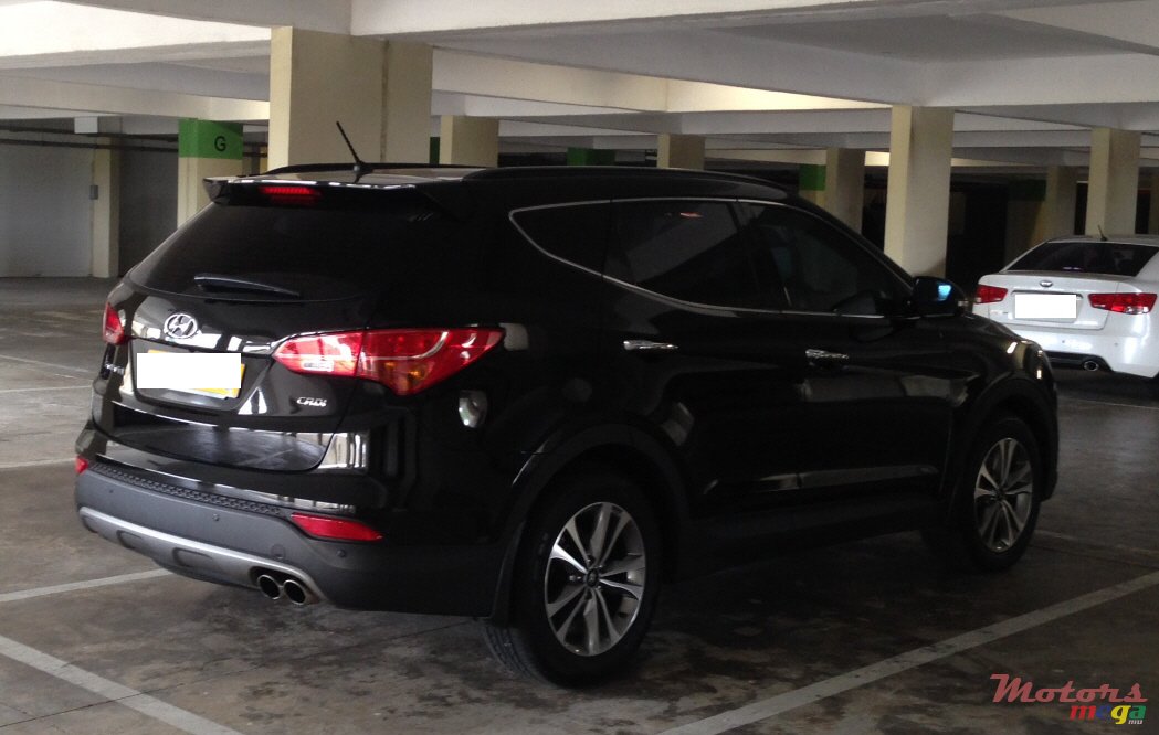 2015' Hyundai Santa Fe photo #3