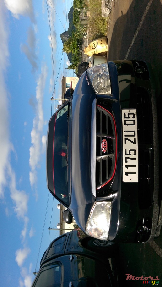 2005' Kia Cerato photo #1