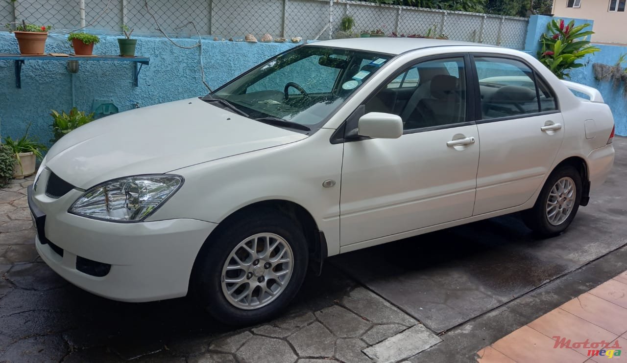 2005' Mitsubishi Lancer photo #1