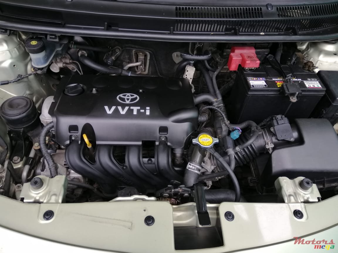 2008' Toyota Yaris photo #5