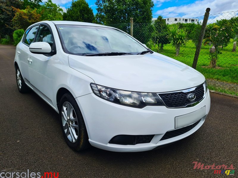 2011' Kia Cerato 1.6 Hatchback photo #2