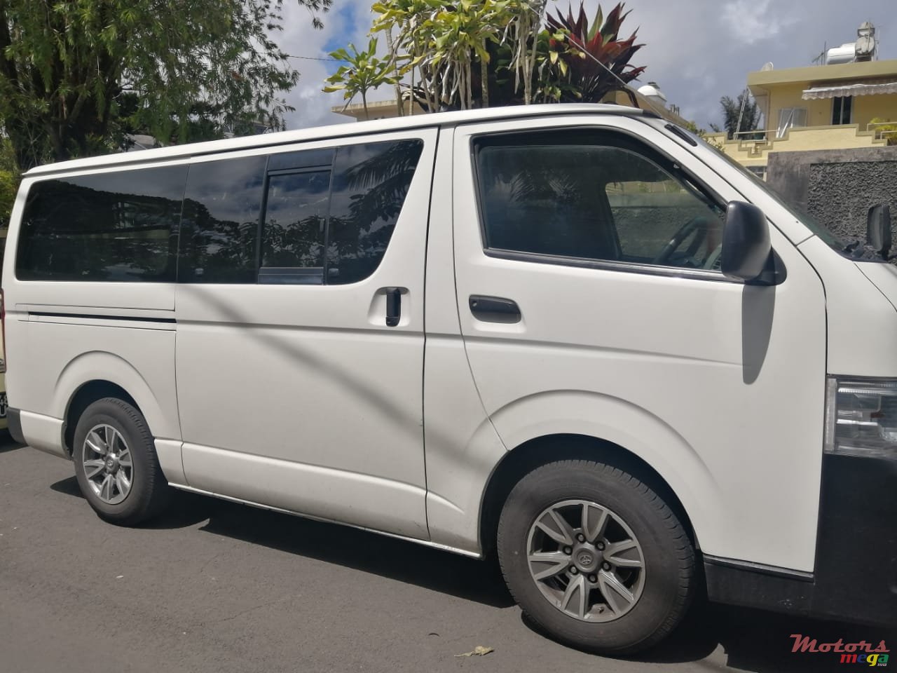 2013' Toyota photo #3