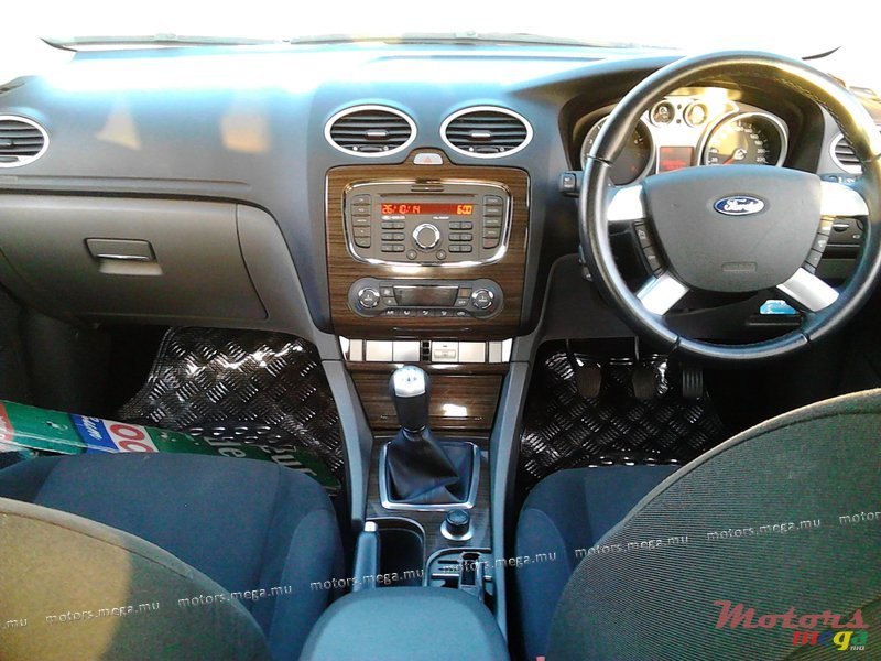 2011' Ford Focus photo #6