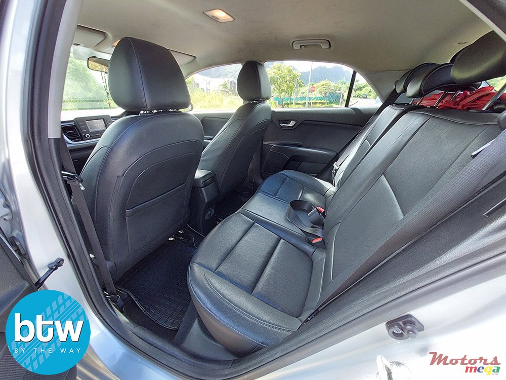 2018' Kia Rio photo #5
