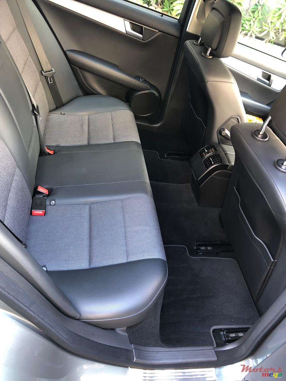 2011' Mercedes-Benz CL 180 photo #4