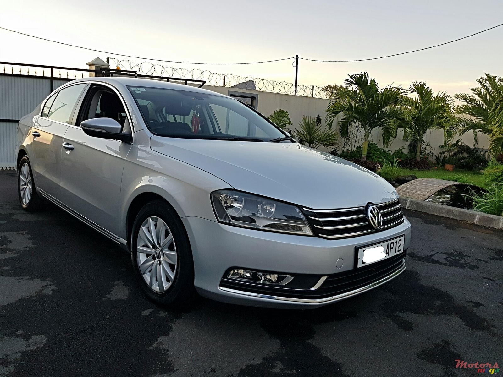 2012' Volkswagen Passat Manual photo #2