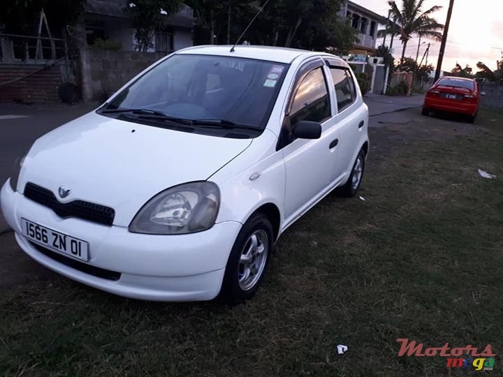 2001' Toyota Vitz Original photo #4